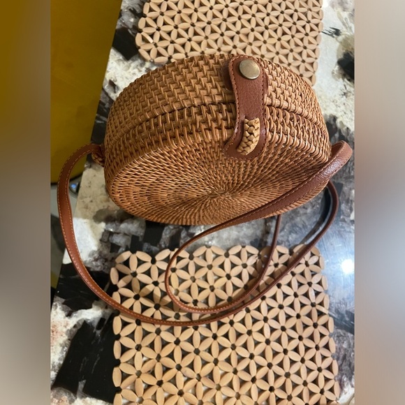 💎 Small / medium rattan purse EUC 🥰 - Picture 2 of 6
